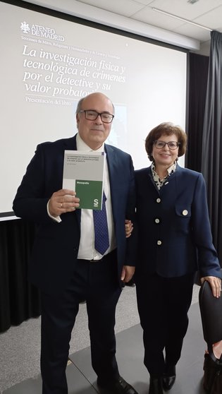 Luis Lafont Nicuesa, autor, fiscal en Madrid, doctor en Derecho, experto en extranjería, crimen organizado y técnicas especiales de investigación, y Remedios Morán Martín, catedrática de Historia del Derecho y de las instituciones. UNED