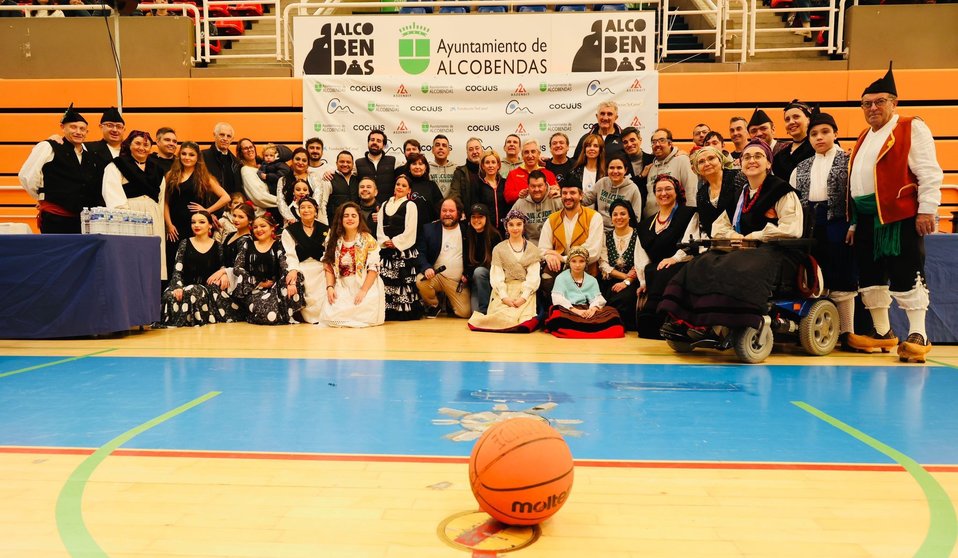 Representantes del Ayto. de
Alcobendas y participantes en el acto.